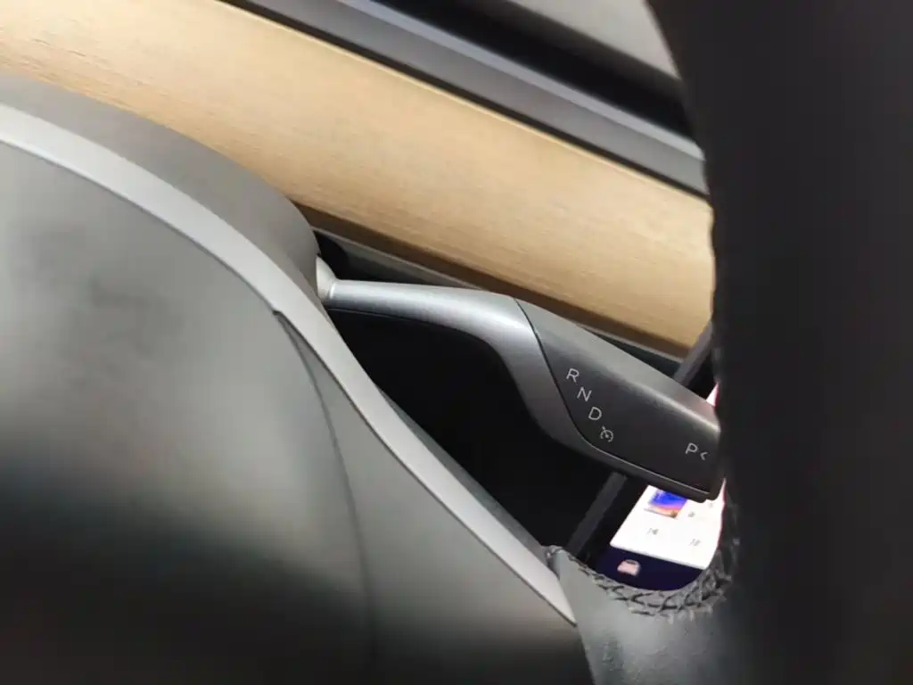 Tesla Model Y — миниатюра 14