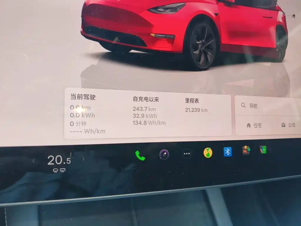 Tesla Model Y — миниатюра 12