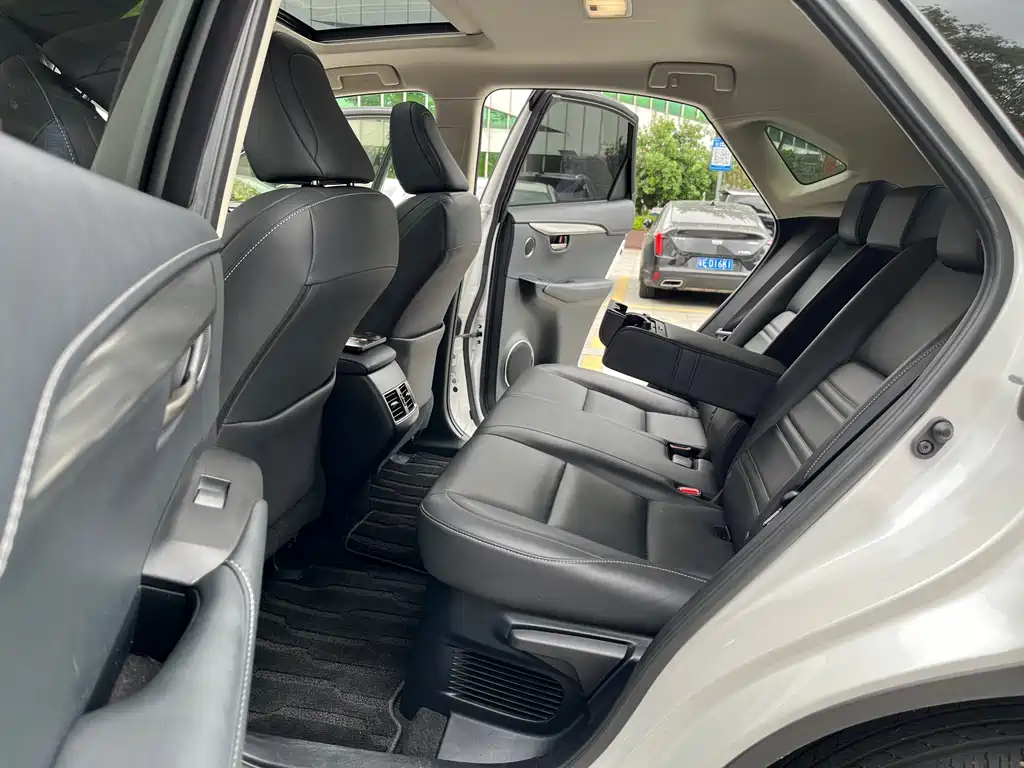 Lexus NX 200 AWD Sharp Fashion Edition, фото 13