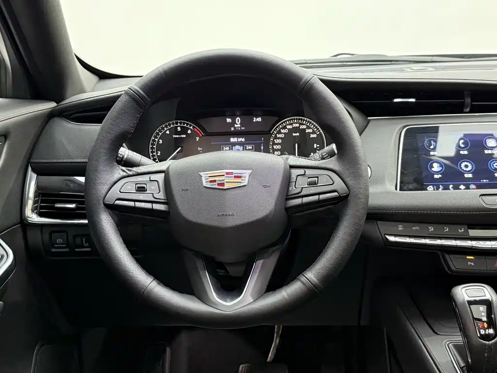 Cadillac XT4 — миниатюра 13