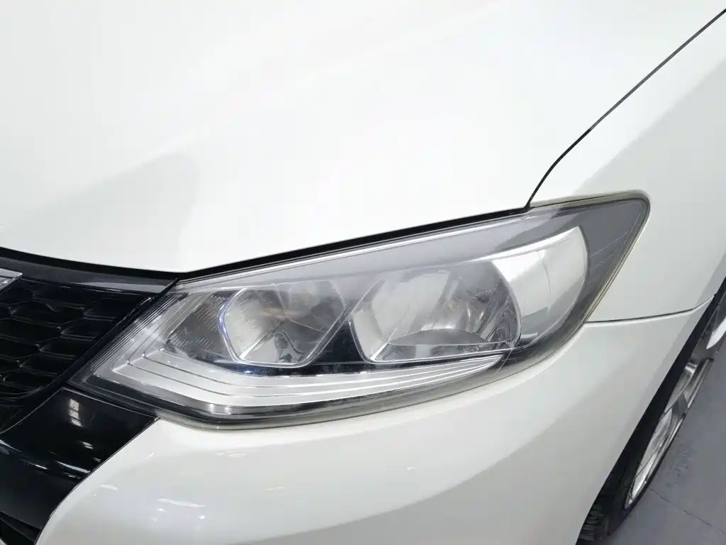 Nissan Tiida — миниатюра 7