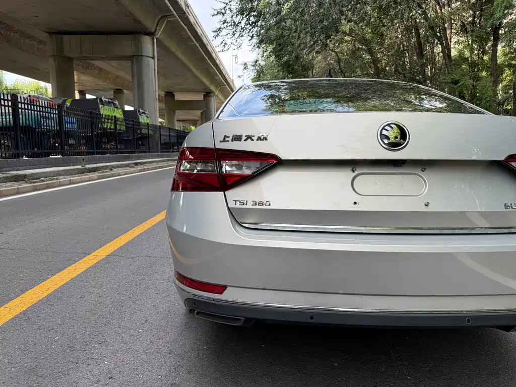 Skoda Superb — миниатюра 16