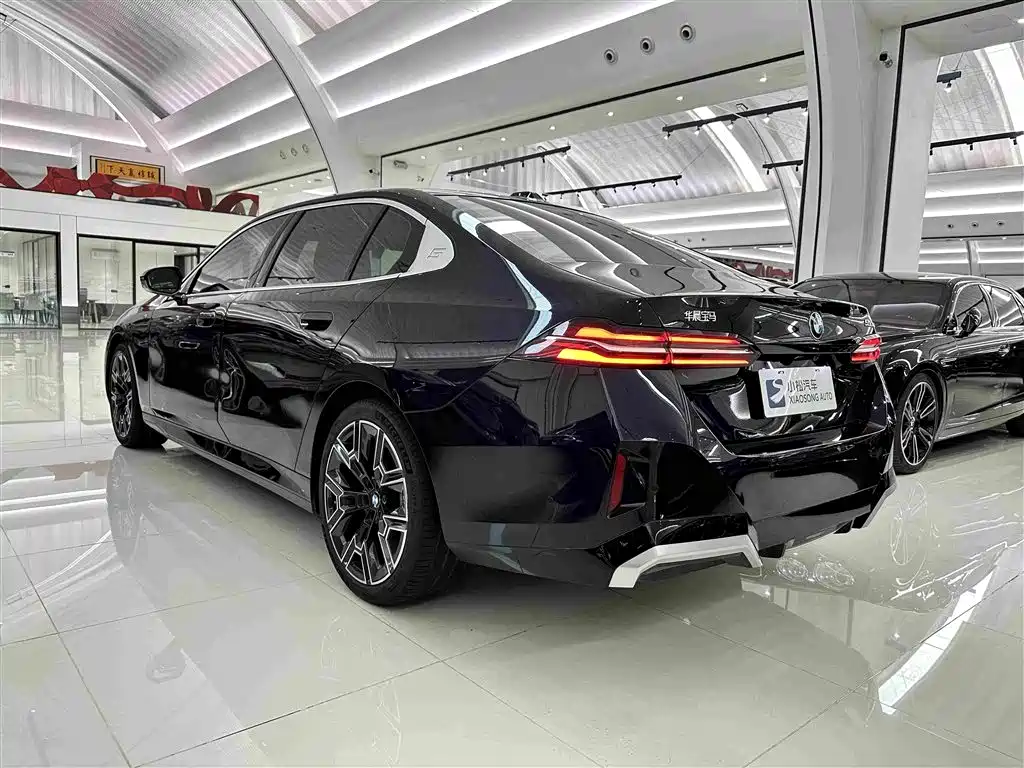 BMW 5 Series — миниатюра 5