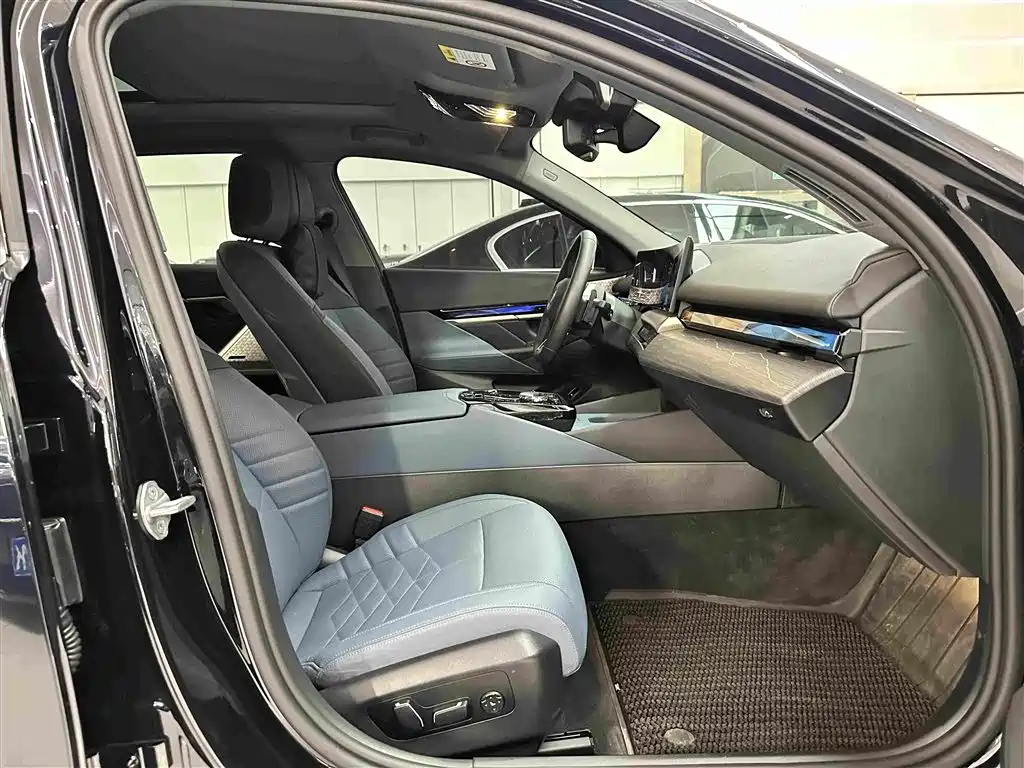 BMW 5 Series — миниатюра 32