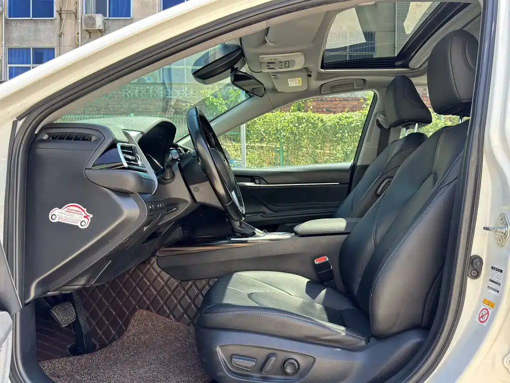 Toyota Camry — миниатюра 8