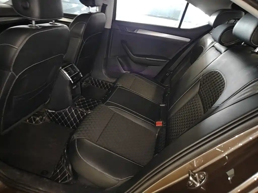 Skoda Superb — миниатюра 17