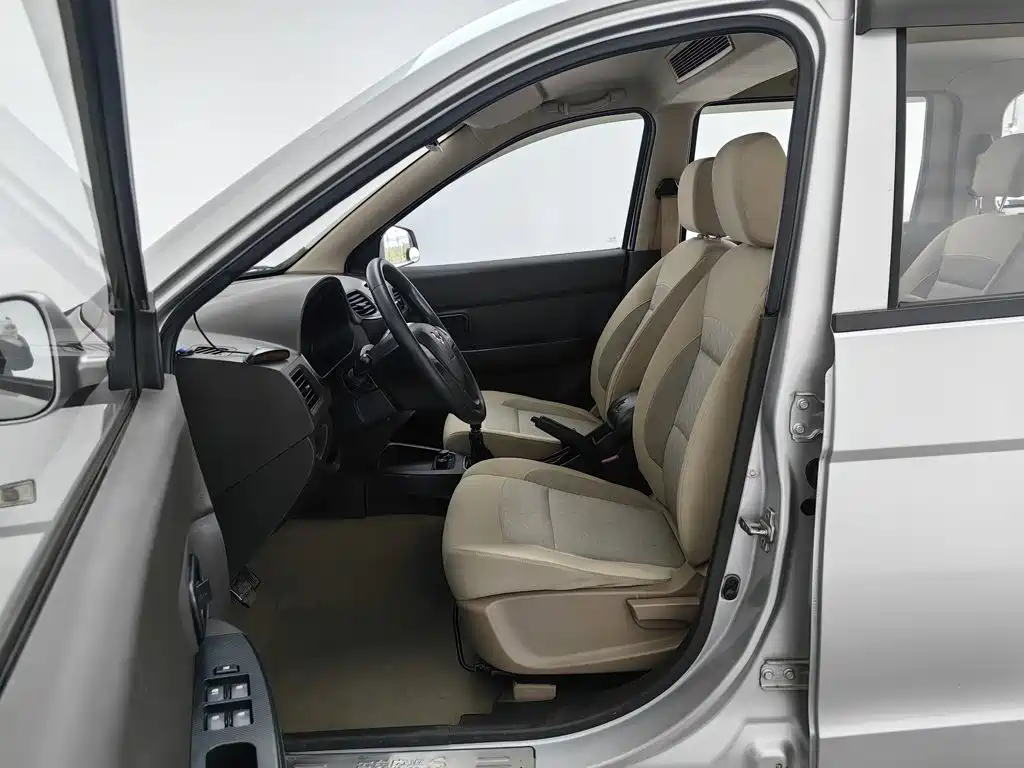 Wuling Hongguang — миниатюра 10