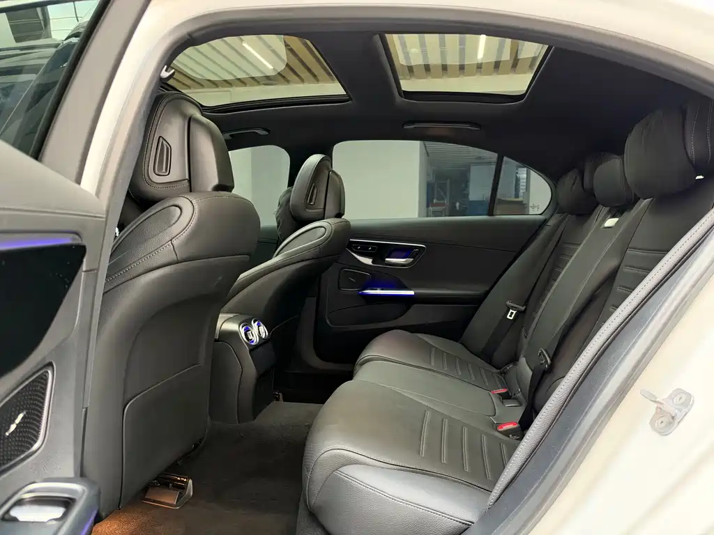 Mercedes-Benz C-Class — миниатюра 13