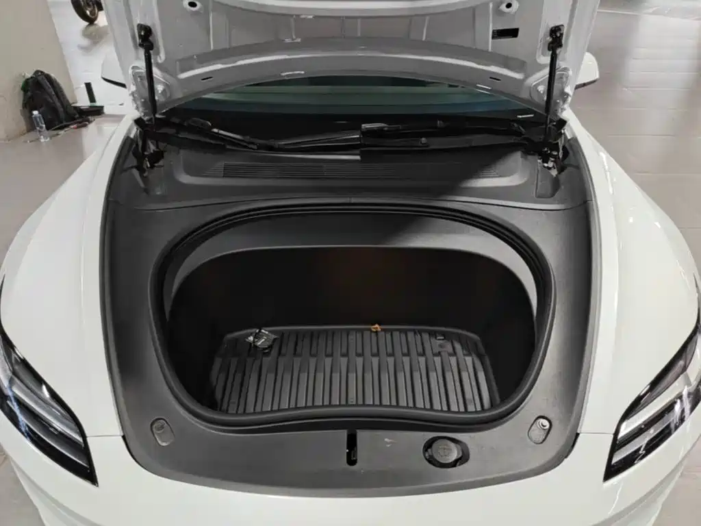 Tesla Model 3 — миниатюра 20