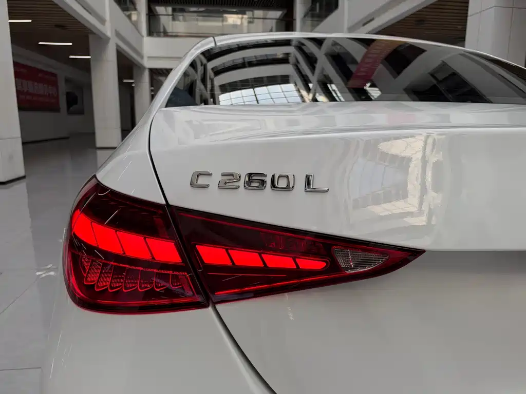 Mercedes-Benz C-Class — миниатюра 17