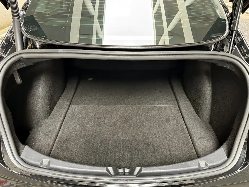 Tesla Model 3 — миниатюра 8