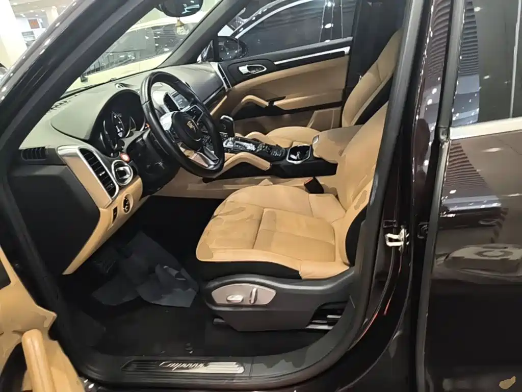 Porsche Cayenne — миниатюра 15