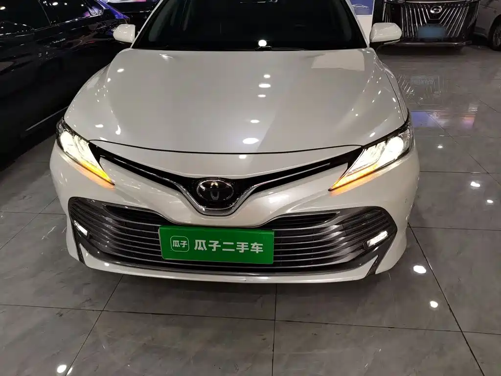 Toyota Camry — миниатюра 3