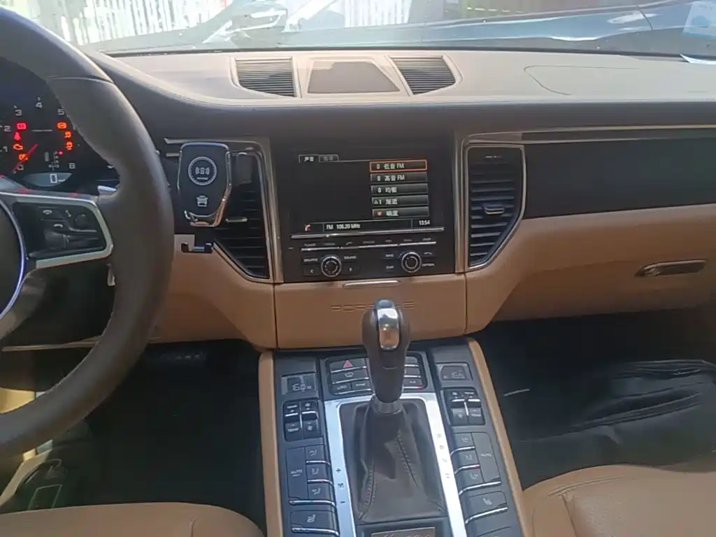 Porsche Macan — миниатюра 13