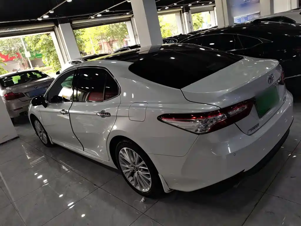 Toyota Camry — миниатюра 23