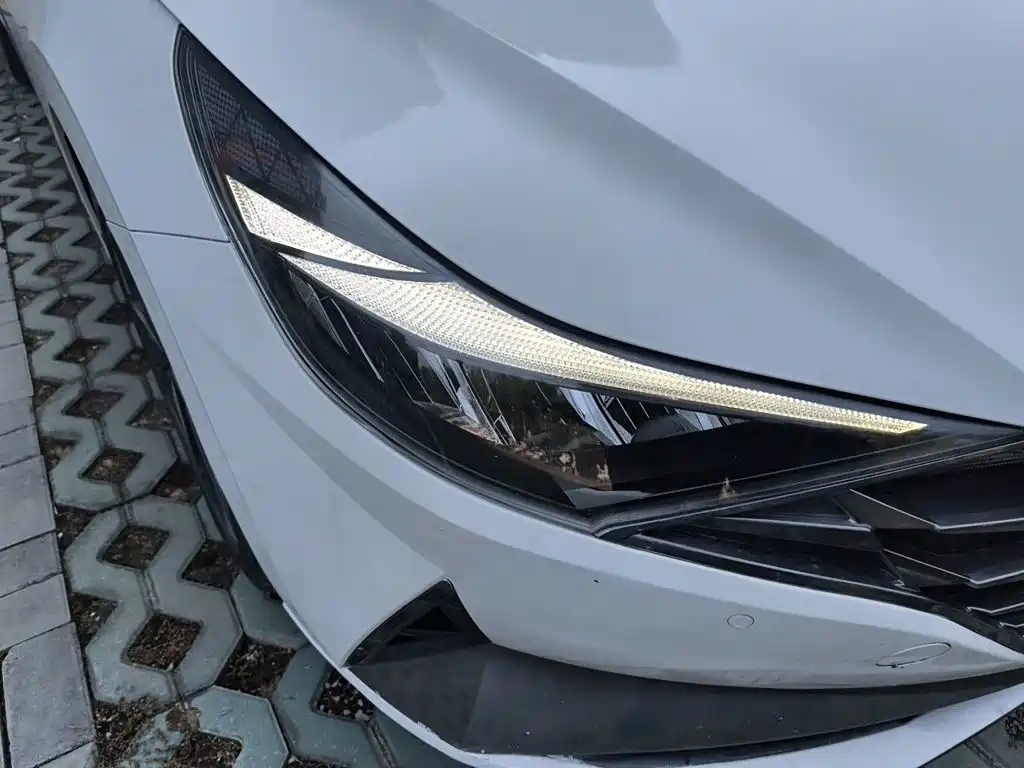 Hyundai Elantra — миниатюра 7