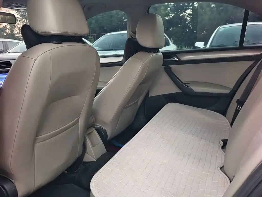 Volkswagen Santana — миниатюра 4