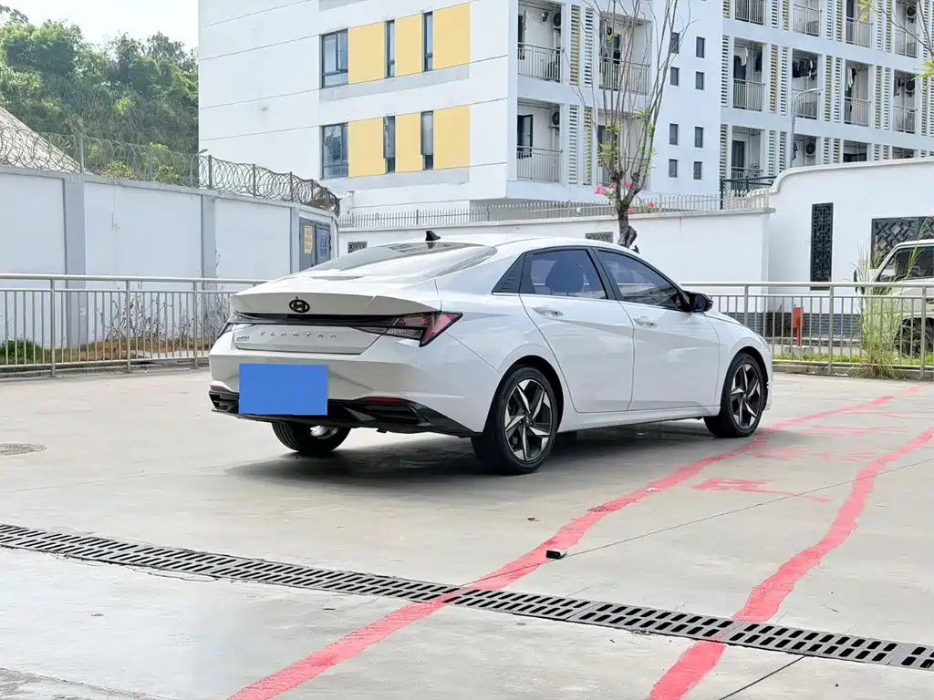 Hyundai Elantra — миниатюра 6