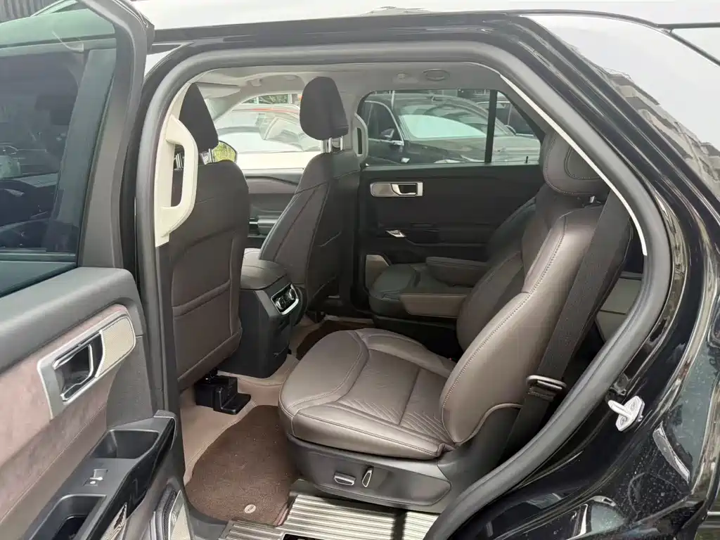 Ford Explorer — миниатюра 6