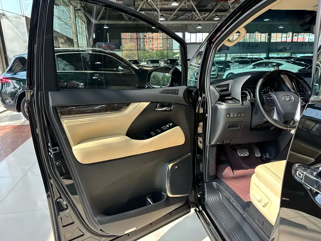 Toyota Vellfire — миниатюра 7