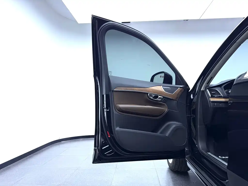 Volvo XC90 — миниатюра 21