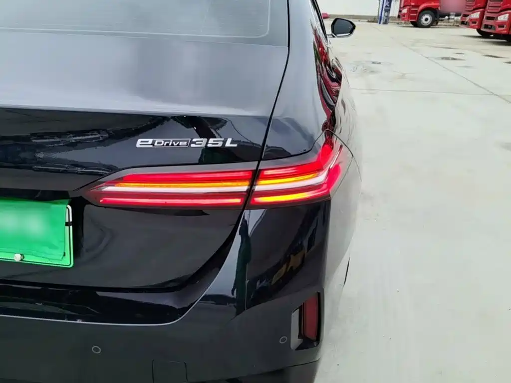 BMW i5 — миниатюра 8