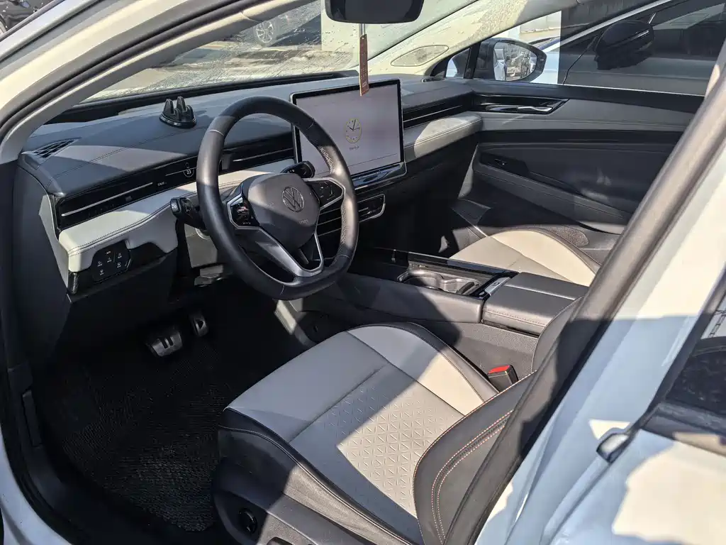 VOLKSWAGEN ID.7 VIZZION