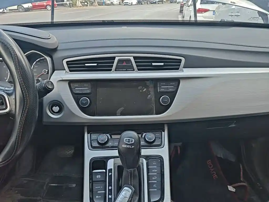 Geely Boyue — миниатюра 13