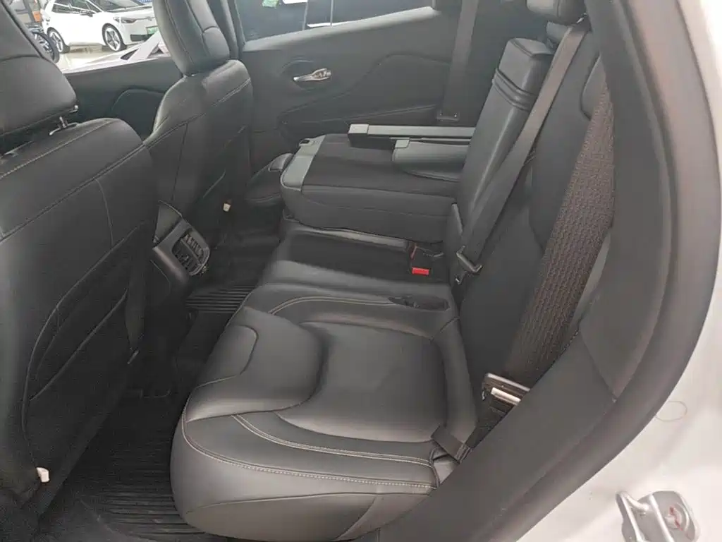 Jeep Cherokee — миниатюра 17