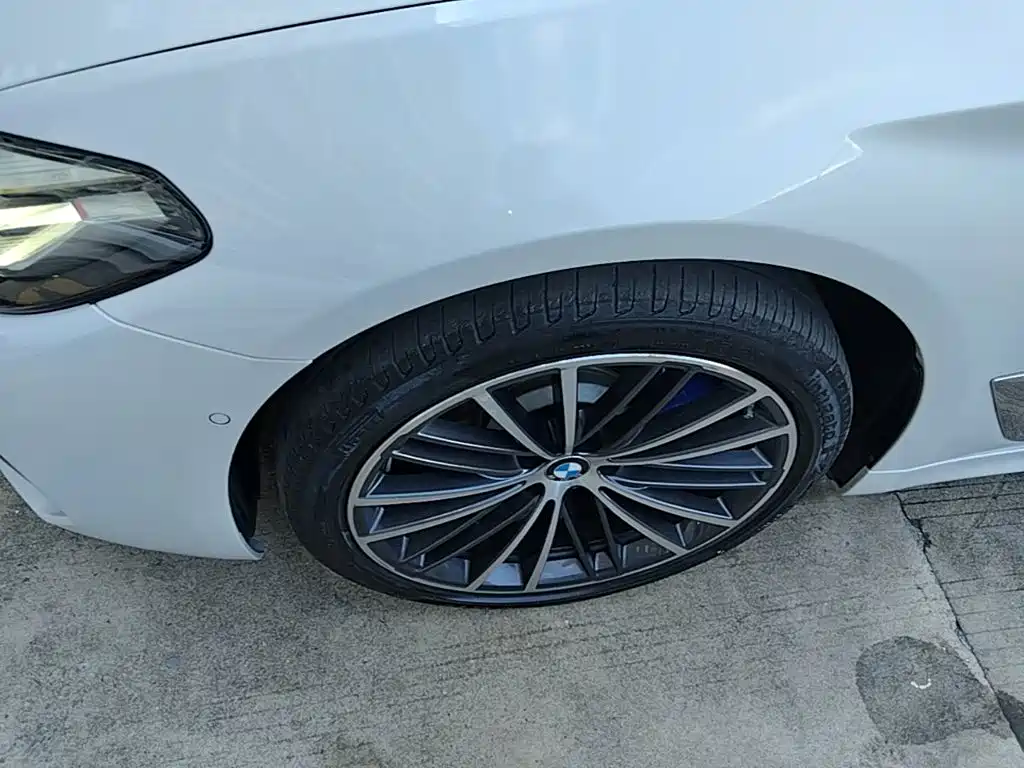 BMW 5 Series — миниатюра 23