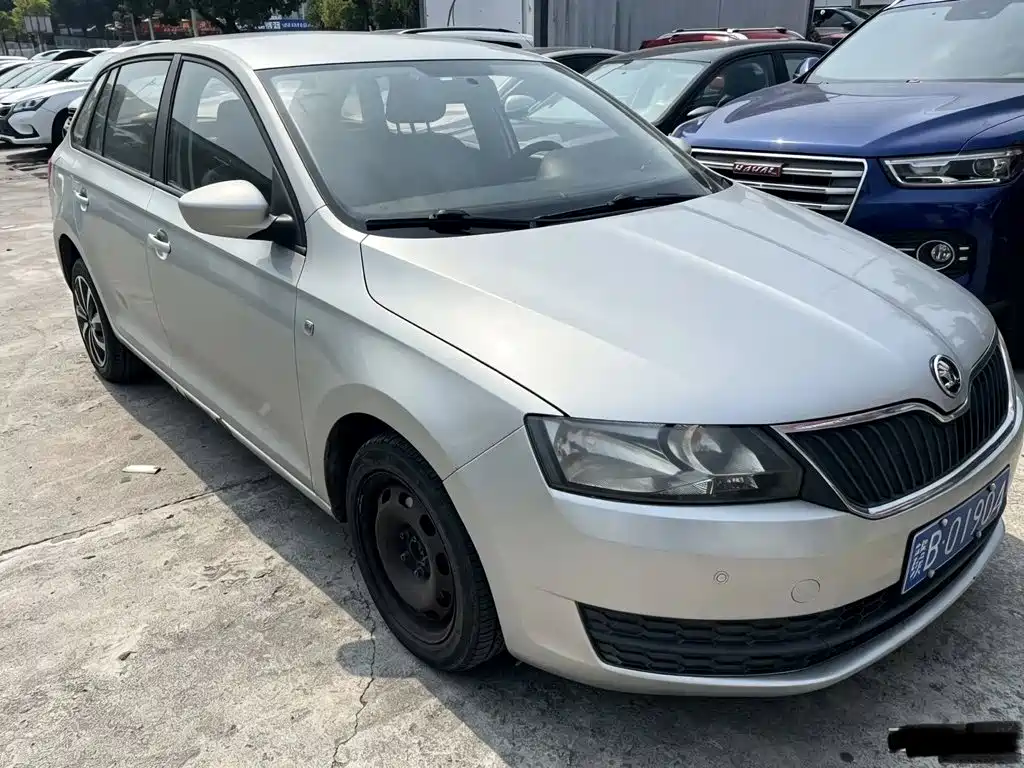 Skoda Rapid Spaceback — миниатюра 3