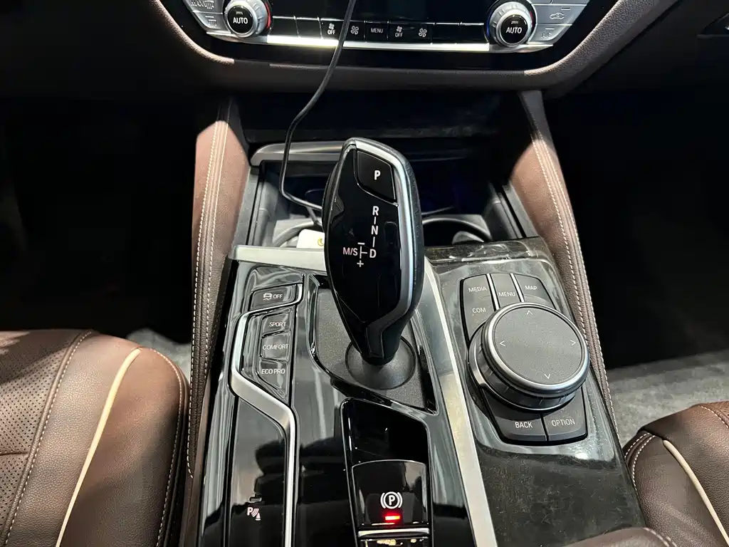 BMW 5 Series 2022 — фото 12