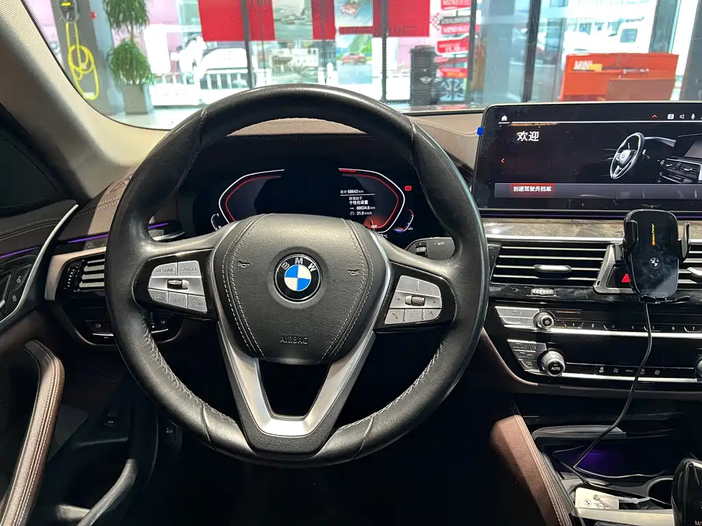 BMW 5 Series 2022 — фото 11