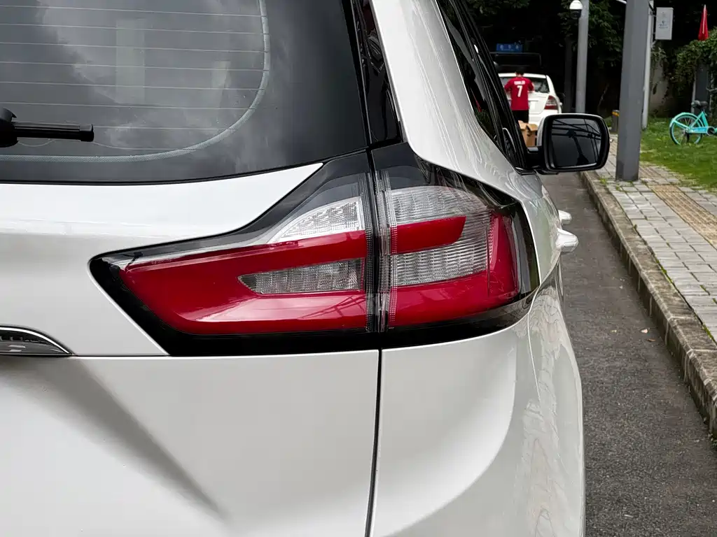 Ford Edge — миниатюра 9