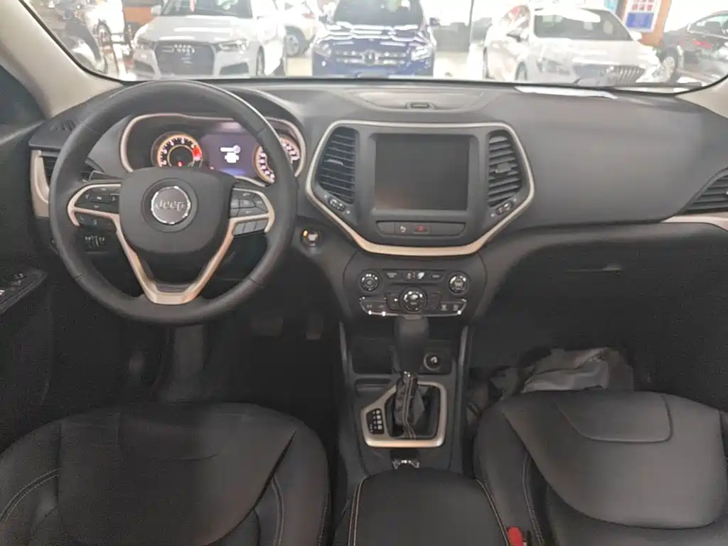 Jeep Cherokee — миниатюра 10