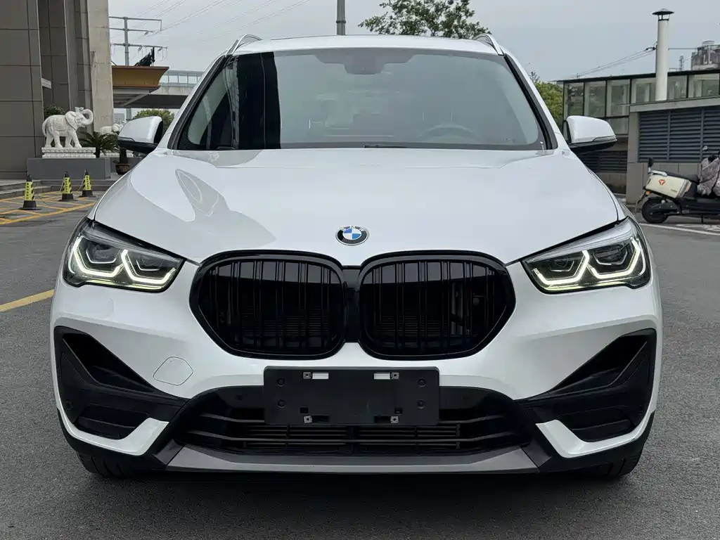 Купить BMW X1