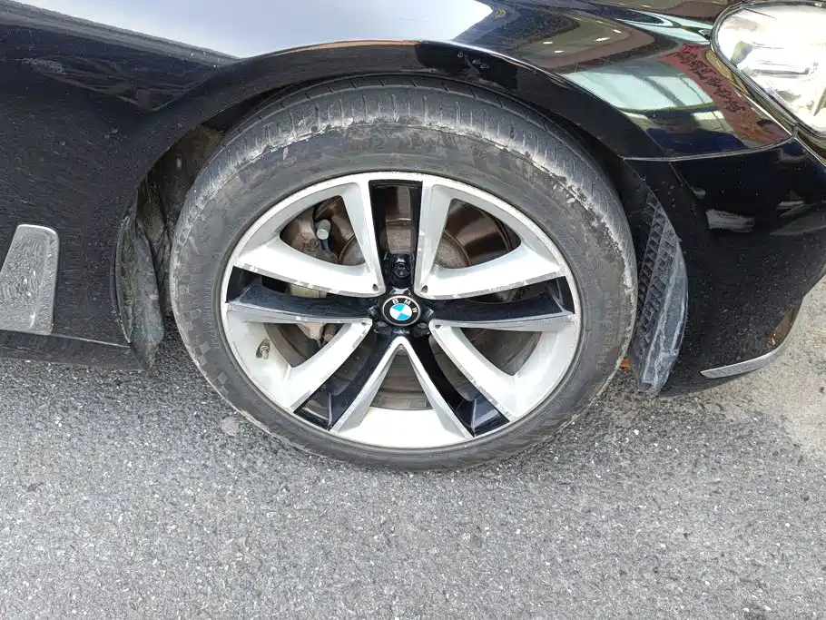 BMW 7 Series — миниатюра 6