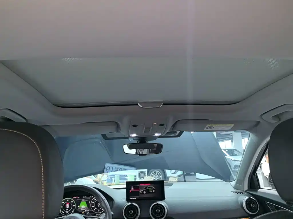Audi Q2L e-tron — миниатюра 18