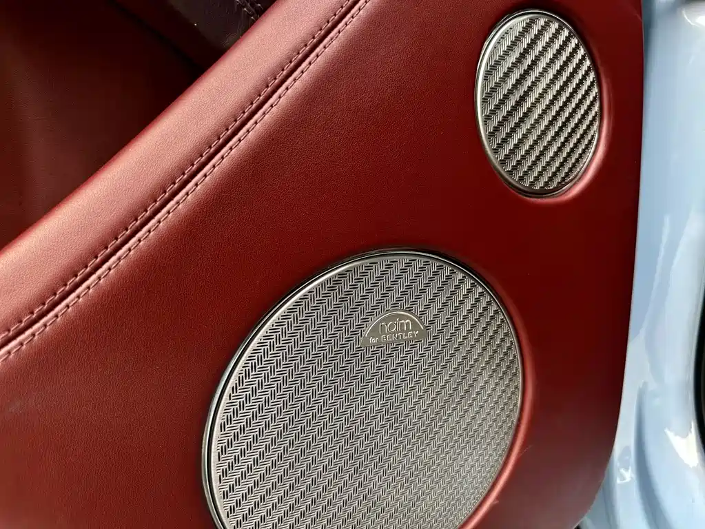 Bentley Bentayga — миниатюра 12