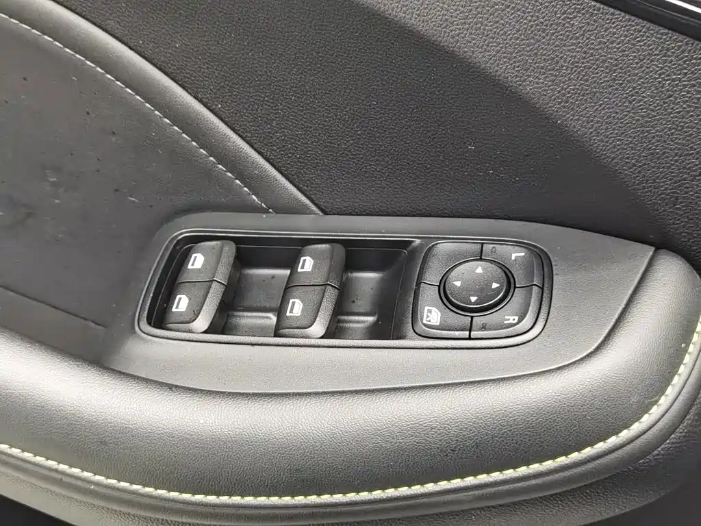Roewe i5 — миниатюра 9