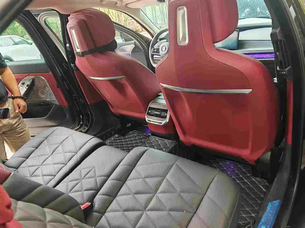 BMW 7 Series — миниатюра 6