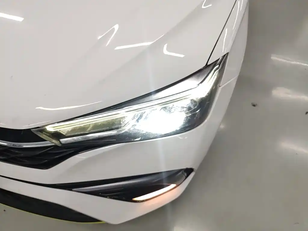 Roewe i5 — миниатюра 24