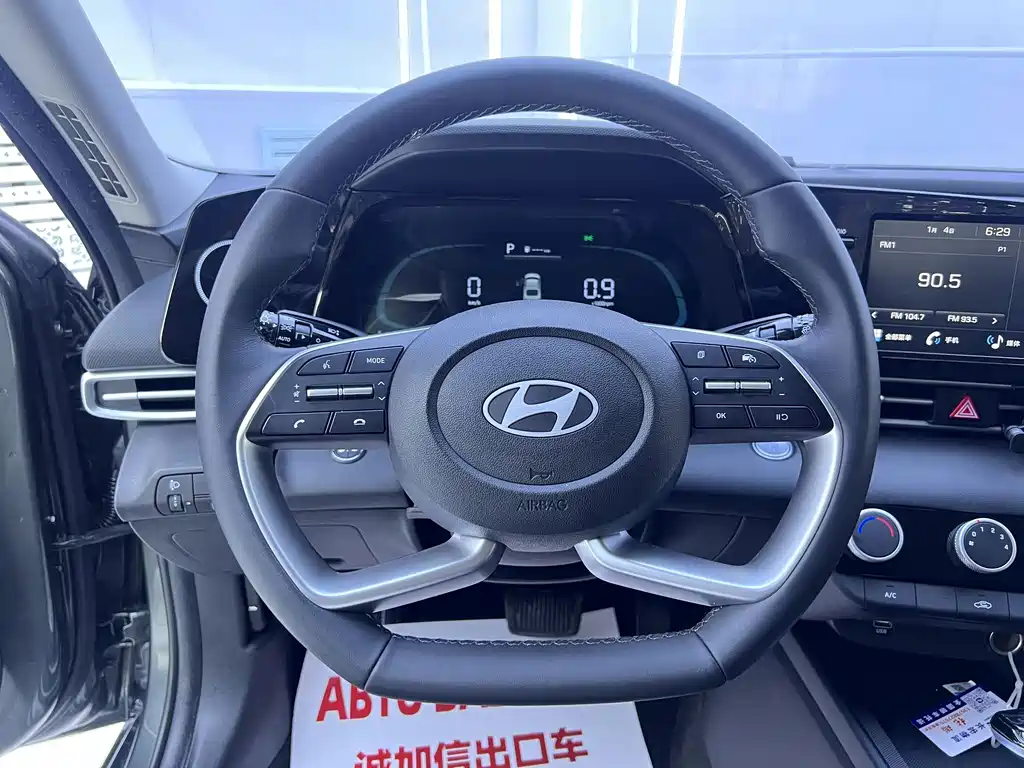 Hyundai Elantra — миниатюра 9