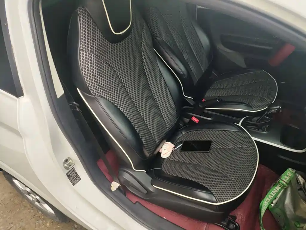 Roewe Clever — миниатюра 20