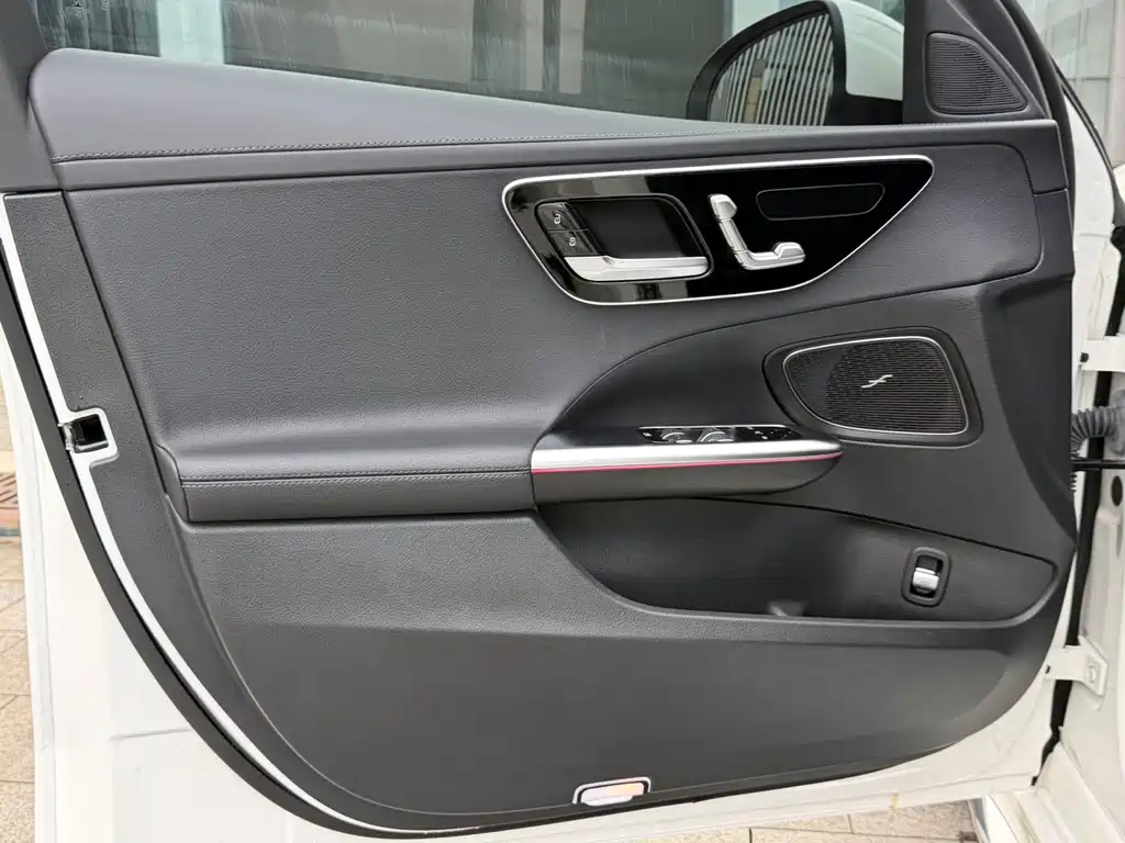 Mercedes-Benz C-Class — миниатюра 15