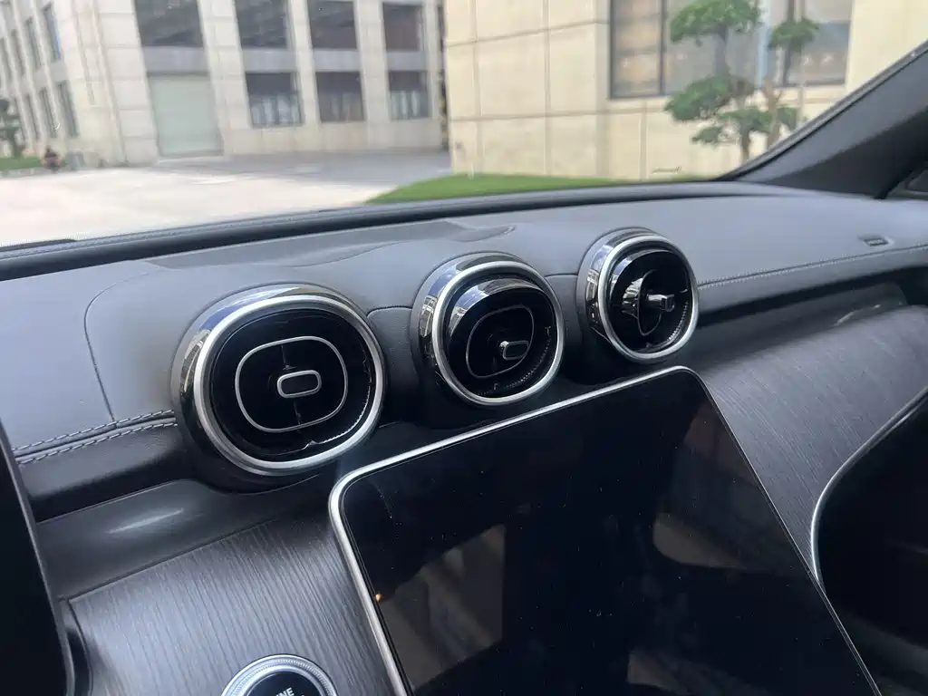 Mercedes-Benz C-Class — миниатюра 15