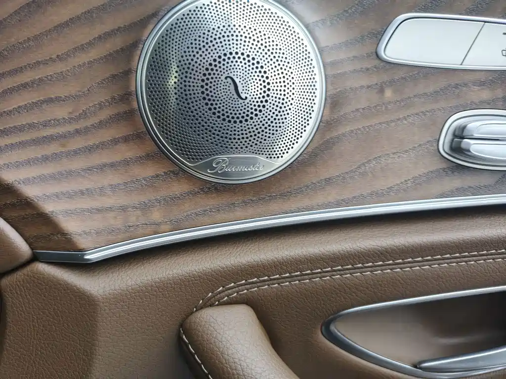 Mercedes-Benz E-Class — миниатюра 5