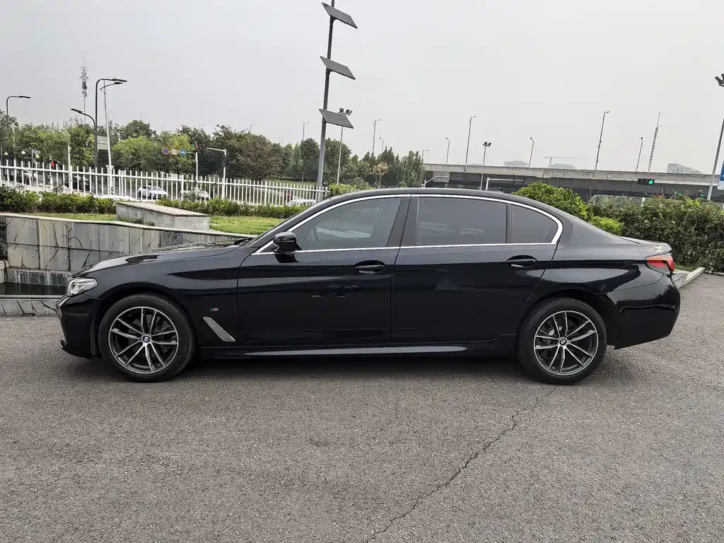BMW 5 Series — миниатюра 7