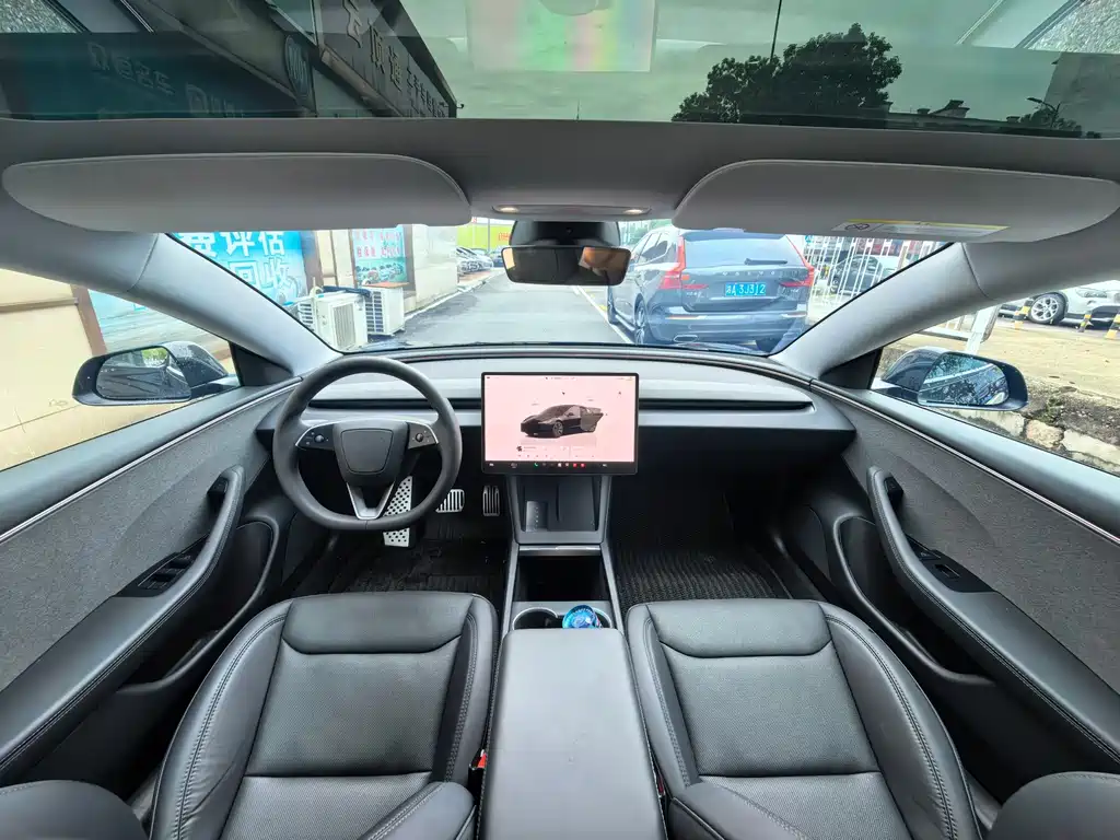 Tesla Model 3 — миниатюра 8