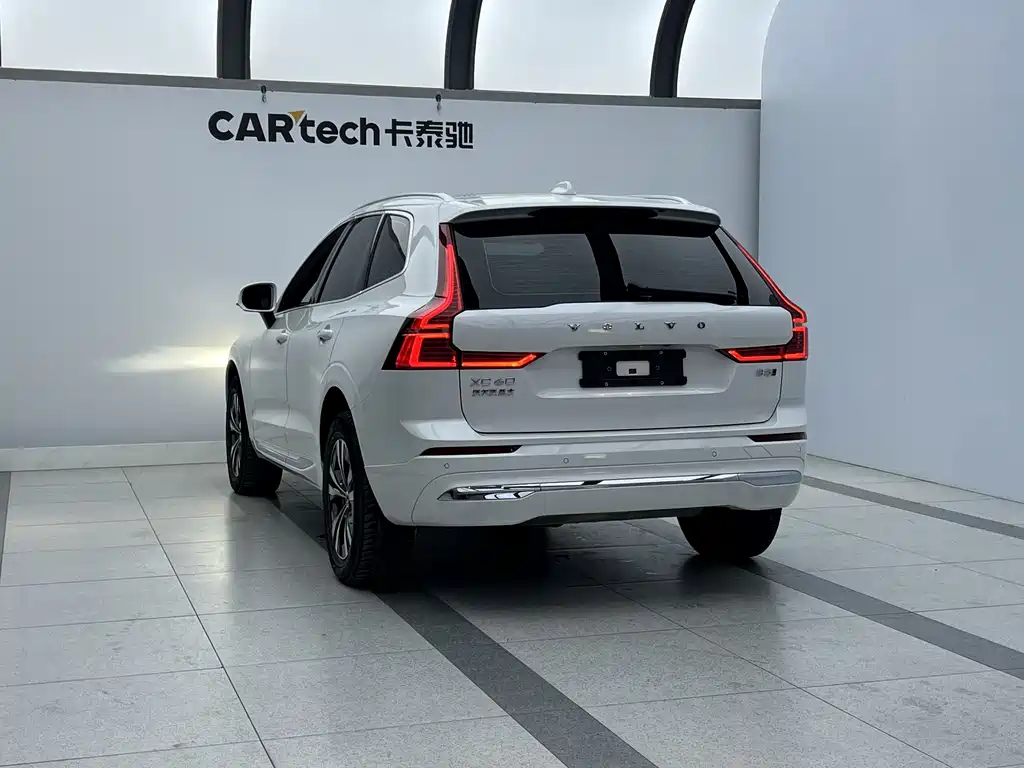Volvo XC60 2023 B5 Luxury